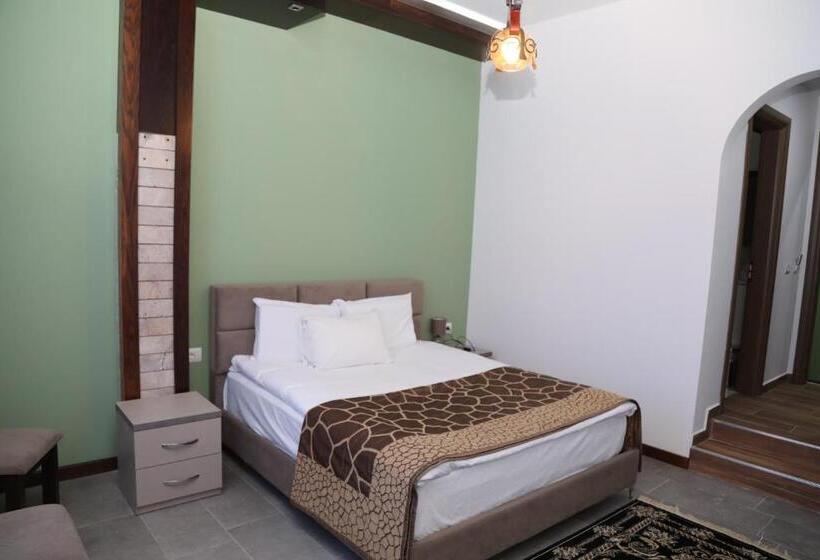 호텔 Pamja E Qyteteve