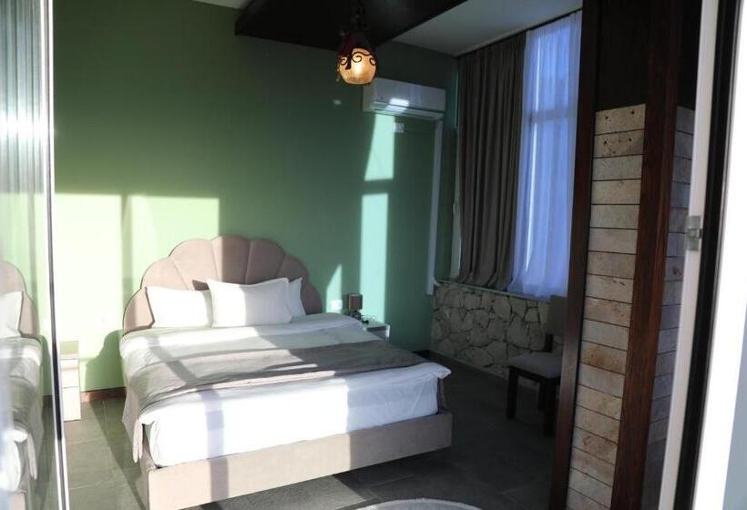 호텔 Pamja E Qyteteve