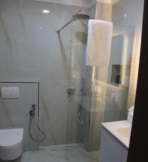 호텔 Pamja E Qyteteve