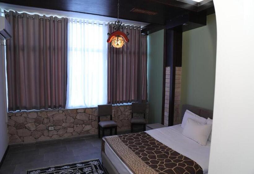 호텔 Pamja E Qyteteve