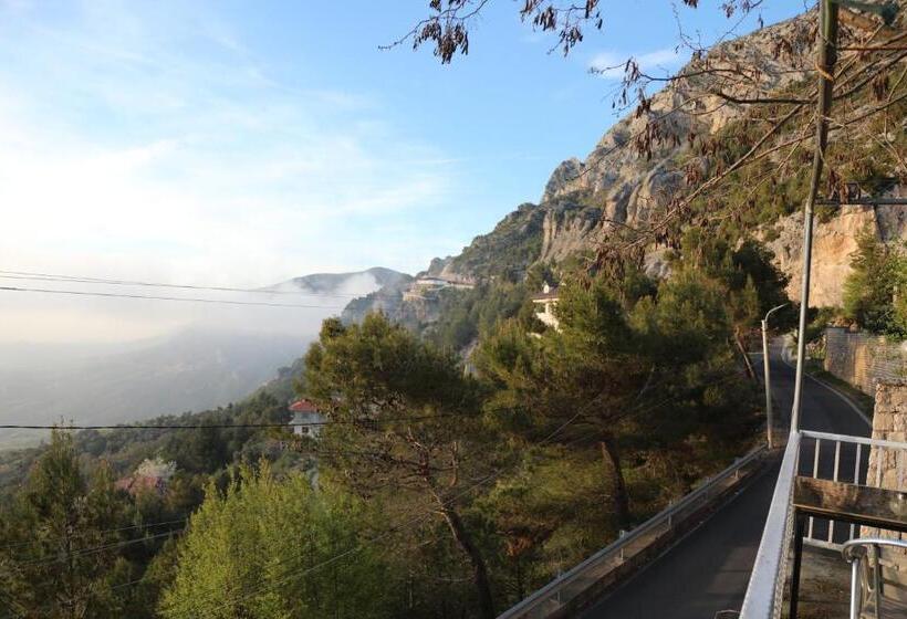 호텔 Pamja E Qyteteve