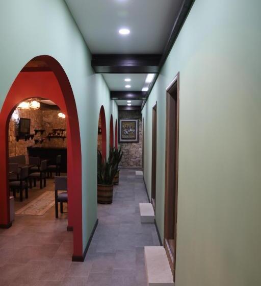 호텔 Pamja E Qyteteve