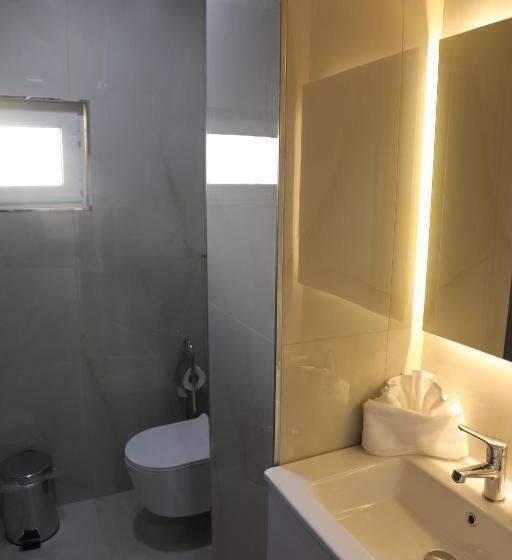 호텔 Pamja E Qyteteve