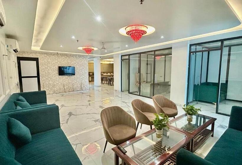 호텔 Raksha Suites & Banquet Greater Noida