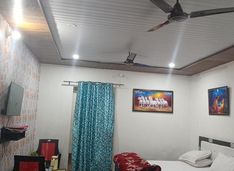 Отель Somnath Residency Radhe Nikunj