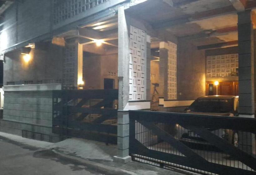 호텔 Spot On 93815 Chimi Rumah Kost