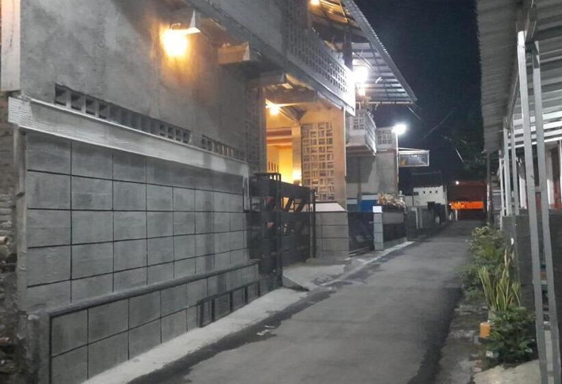 호텔 Spot On 93815 Chimi Rumah Kost