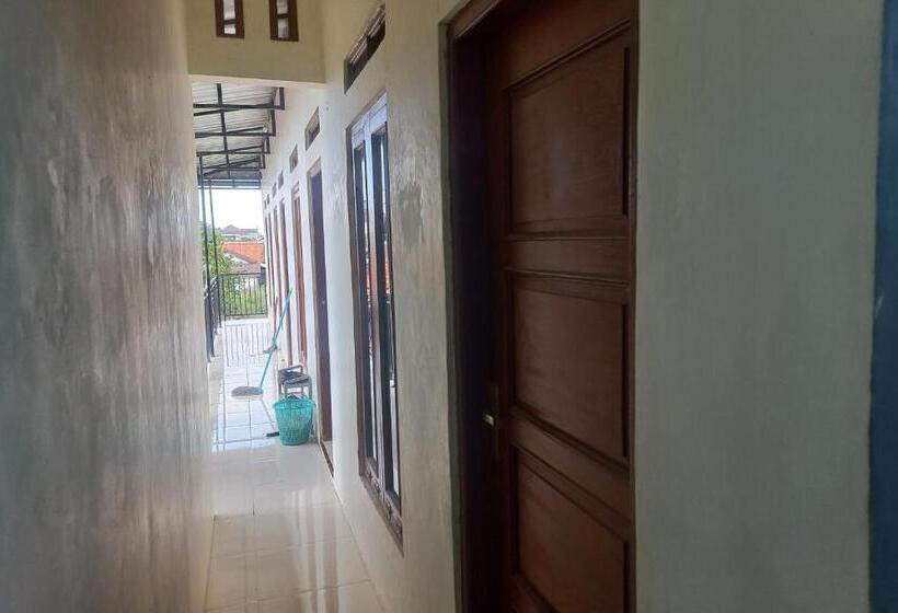 호텔 Spot On 93815 Chimi Rumah Kost