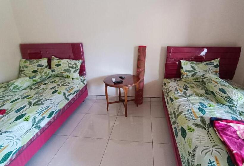 هتل Spot On 93819 Homestay Shinta Syariah