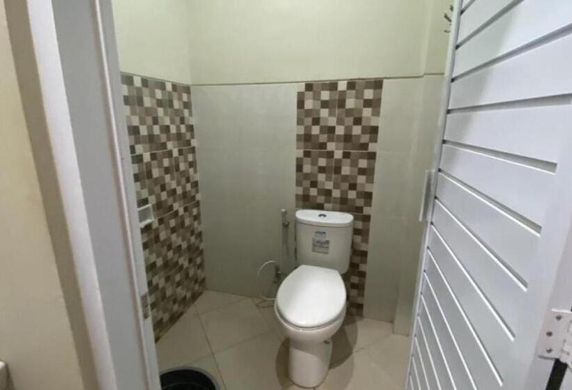 בית מלון כפרי Spot On 93832 Lies Kostel Syariah