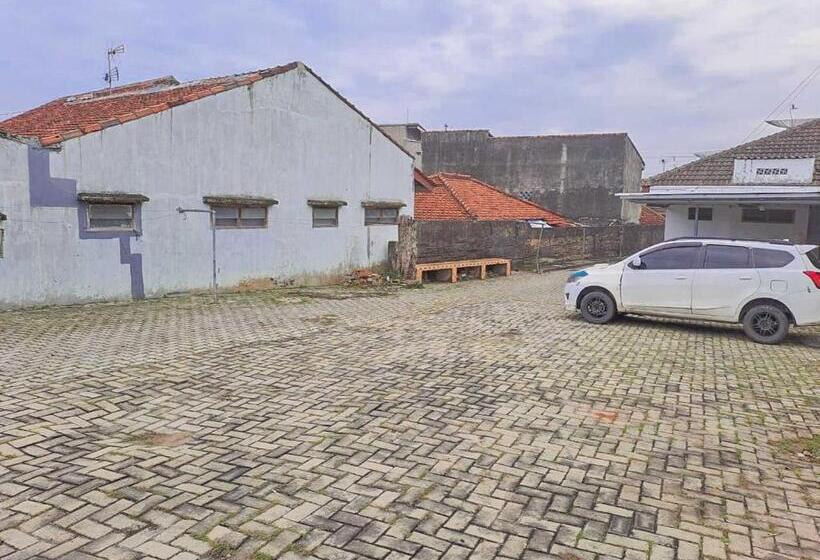 فندق Spot On 93840 Guest House Amanda Syariah