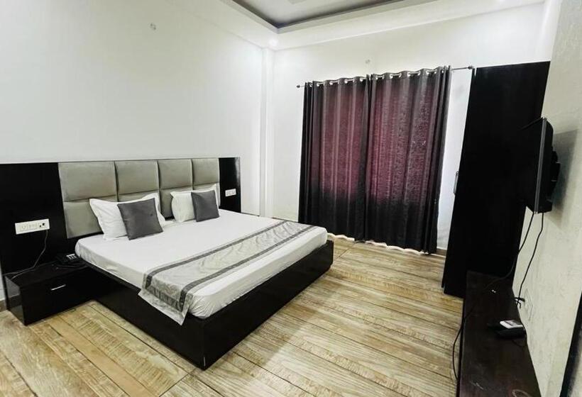 Отель Collection O The God S Palace Resort