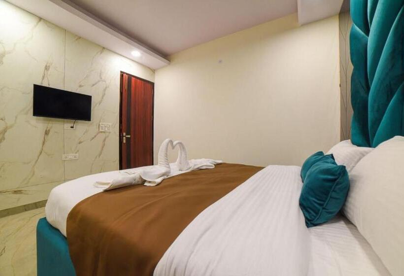 Отель The Twenties Kamla Nagar