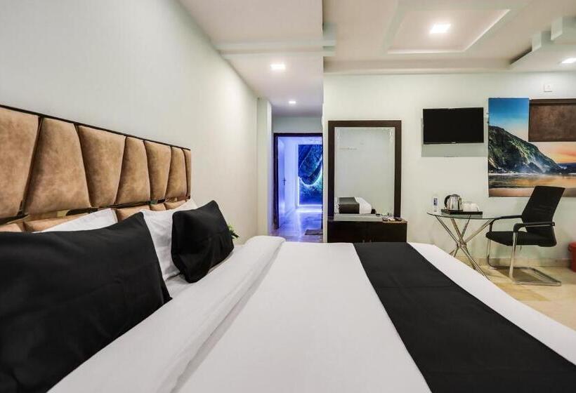 Oyo Flagship Hotel R G Grand