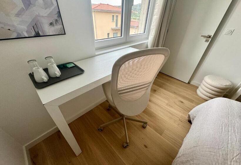 ペンション Chambre Privée Avec Salle De Bain Privée   La Mer