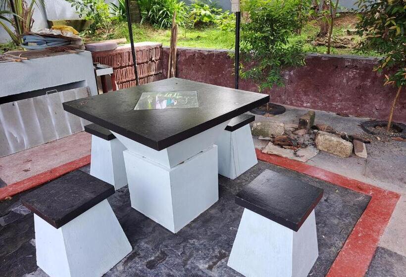 بنسيون Coral House 7