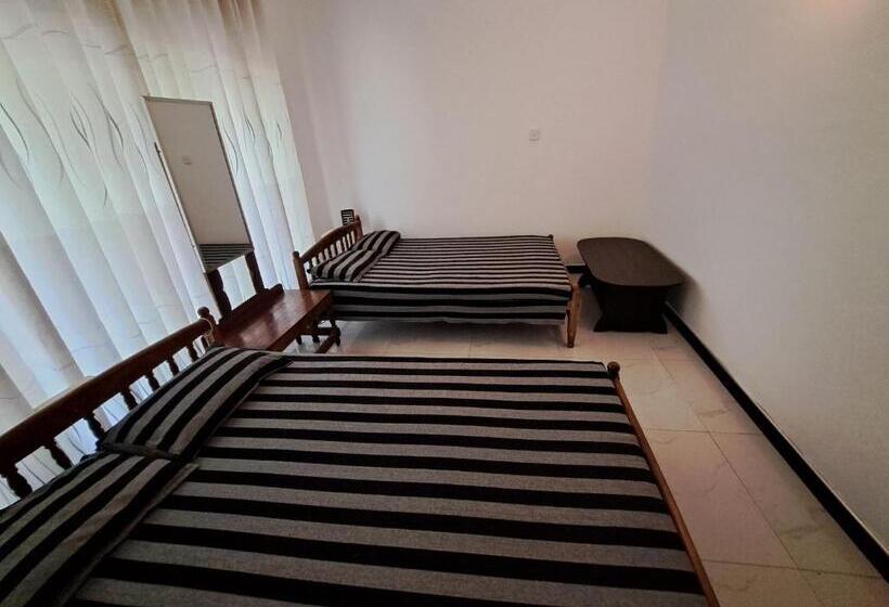 بنسيون Coral House 7