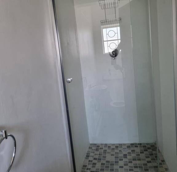 膳宿费 Courageous Self Catering Accommodation