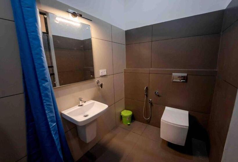 Пансион Crocolakes Huts By Travellikee