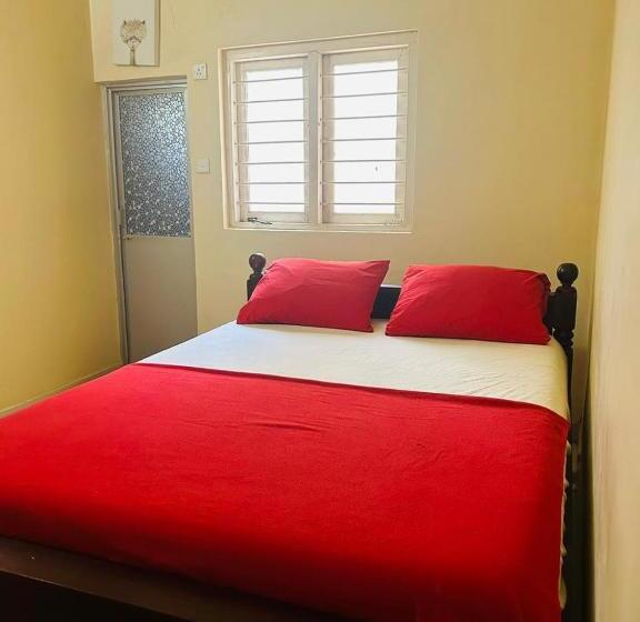 פנסיון Four Seasons Villa