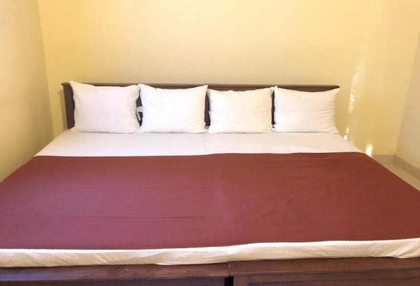 פנסיון Four Seasons Villa