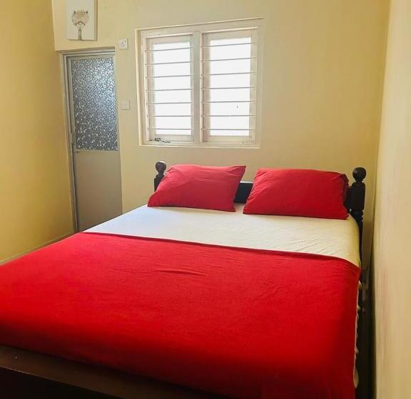 פנסיון Four Seasons Villa