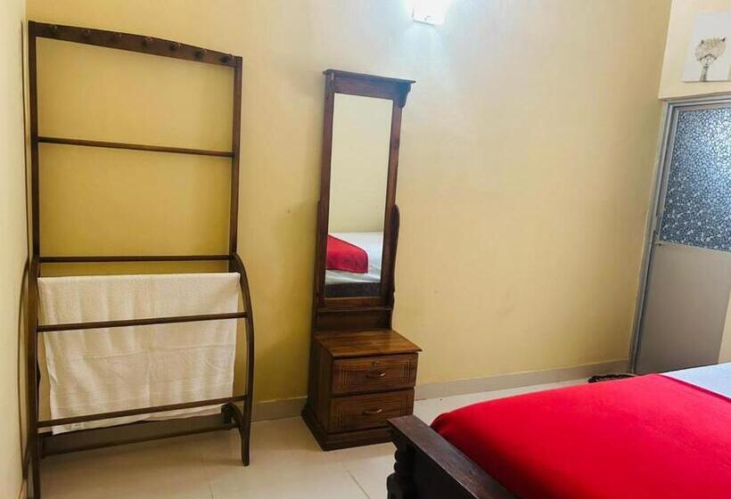 פנסיון Four Seasons Villa