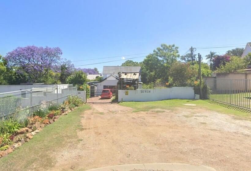 پانسیون Imani Guest House