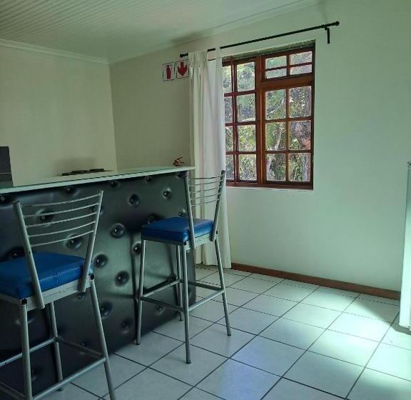 پانسیون Imani Guest House