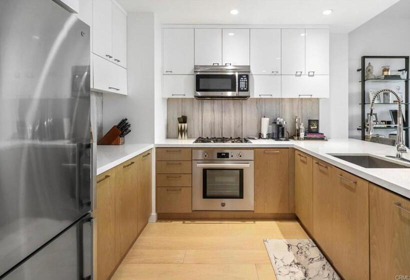 Relax On The Penthouse Floor Dtla With A View