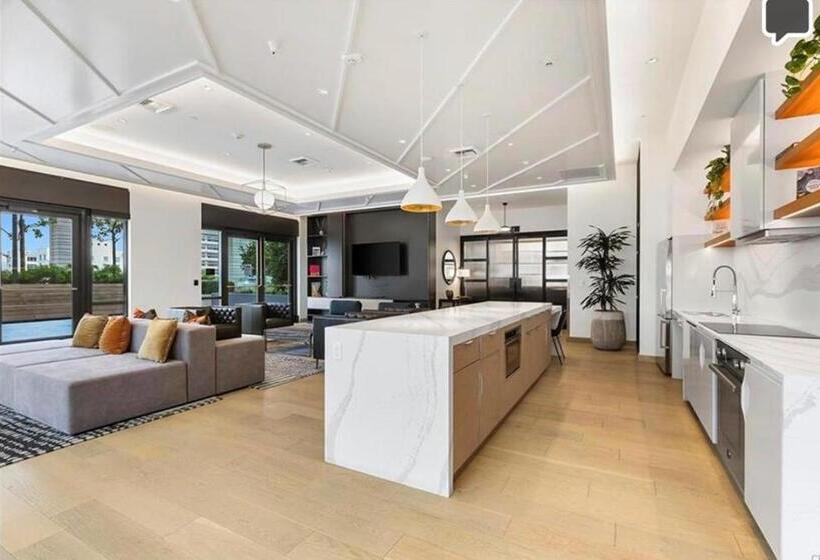 Relax On The Penthouse Floor Dtla With A View