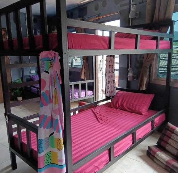 แม่หาด Hostel Kohtao