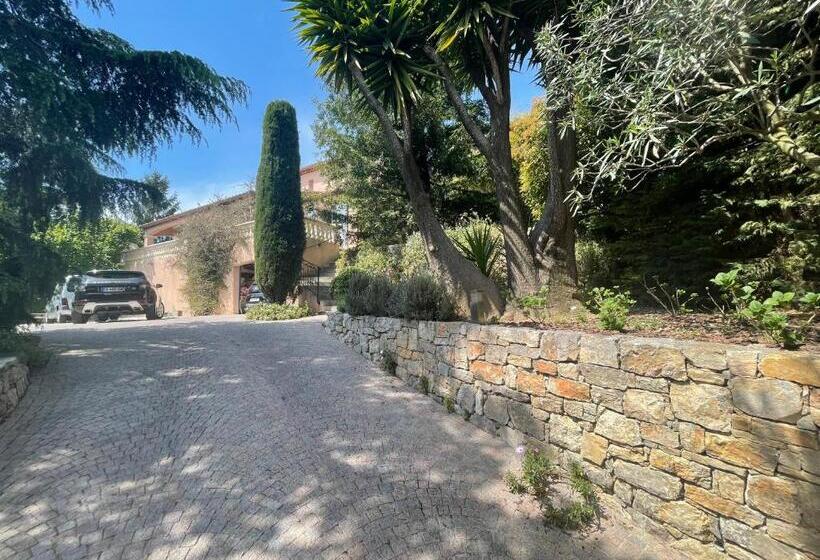 مبيت وإفطار Carolienne