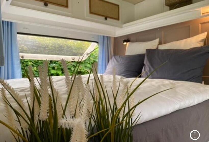 住宿加早餐  Vintage Glamping Caravan Stadstuin Goedereede