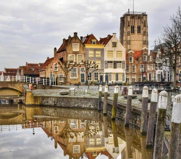 住宿加早餐  Vintage Glamping Caravan Stadstuin Goedereede