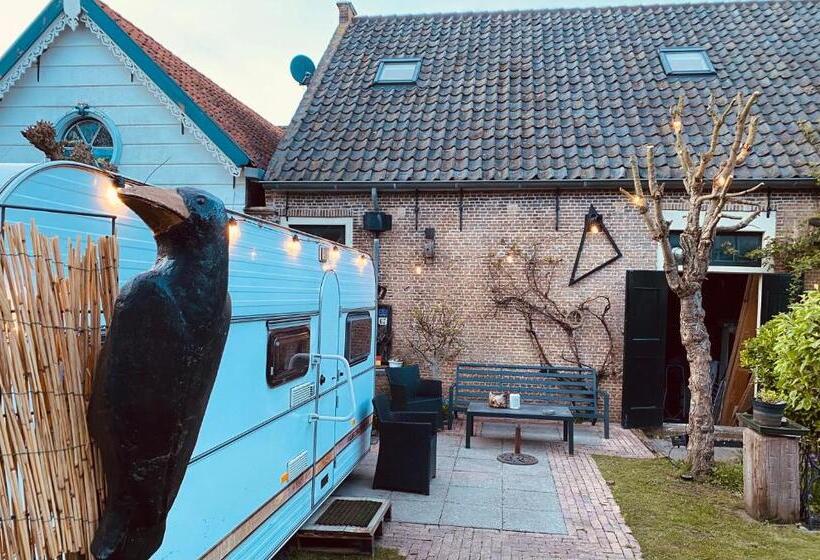 住宿加早餐  Vintage Glamping Caravan Stadstuin Goedereede