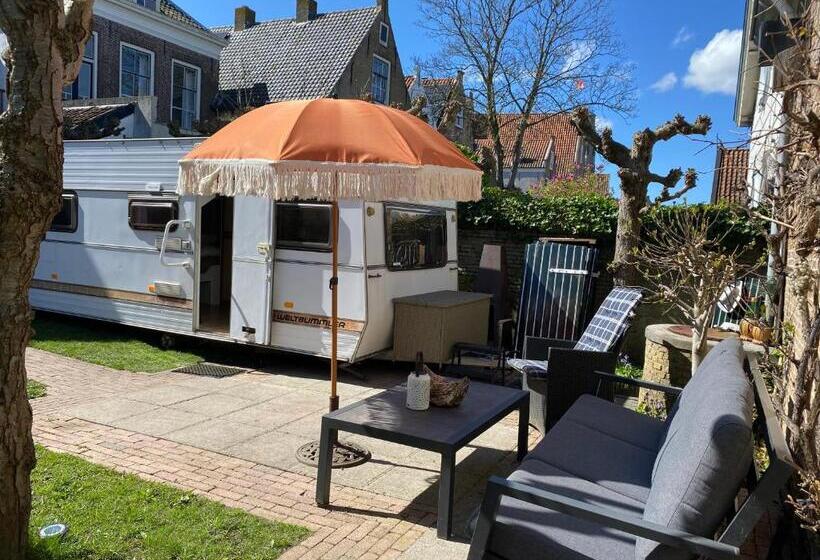 住宿加早餐  Vintage Glamping Caravan Stadstuin Goedereede