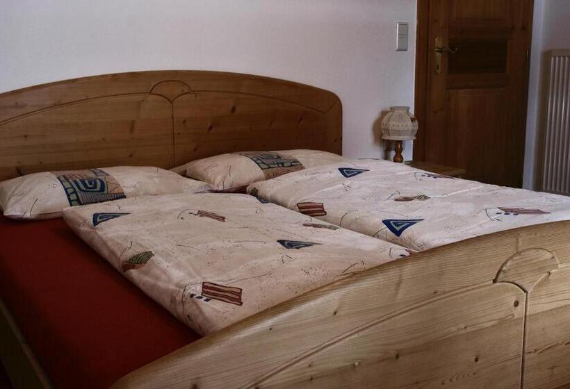 בית מלון כפרי Ausser Brugghof