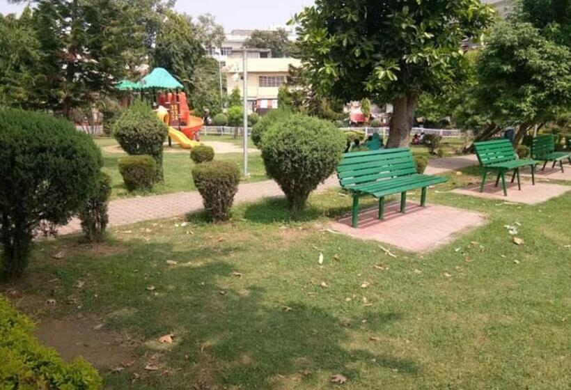 בית מלון כפרי Broadway Patnitop