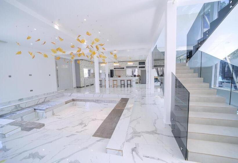 هتل El Amo Lakeview Villa