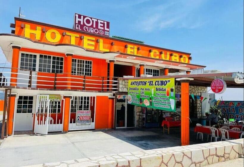 فندق El Cubo