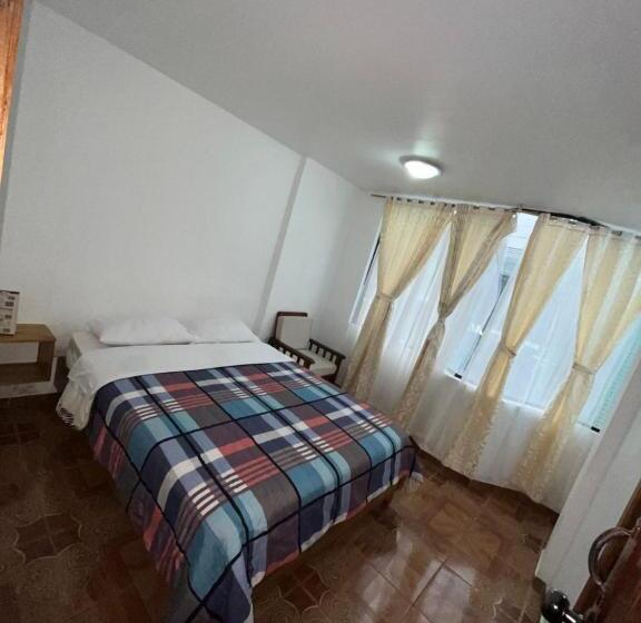 هتل Hostal Don Viche