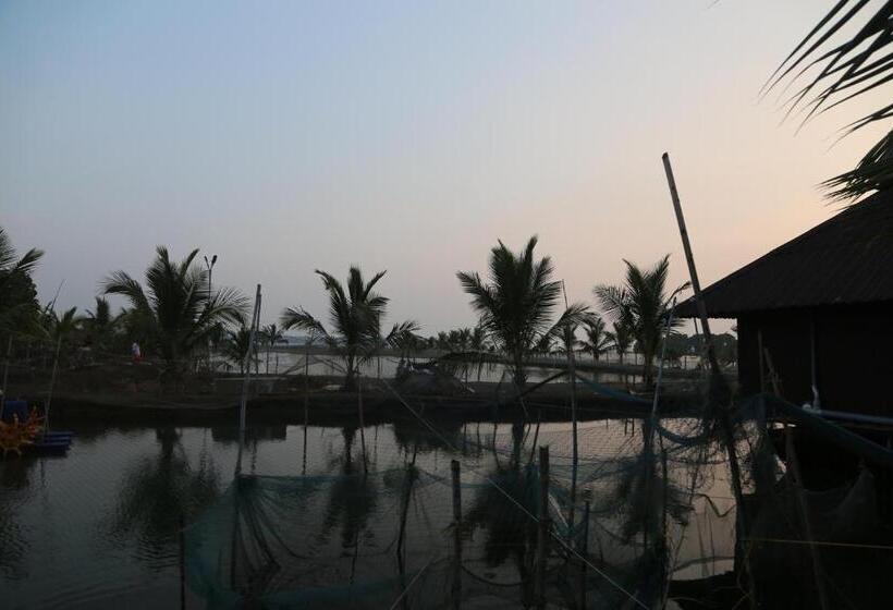 فندق Kandal Theeram Farms