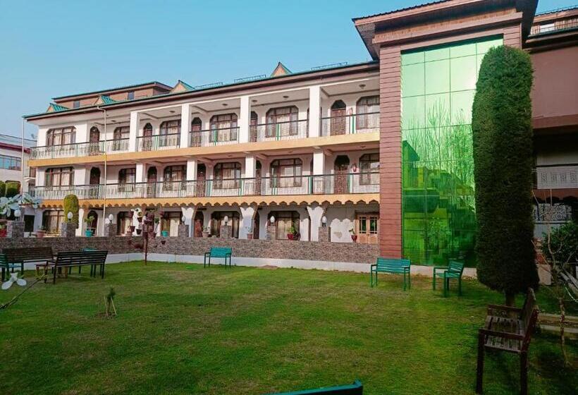 Fabhotel Kashmir Hilltown