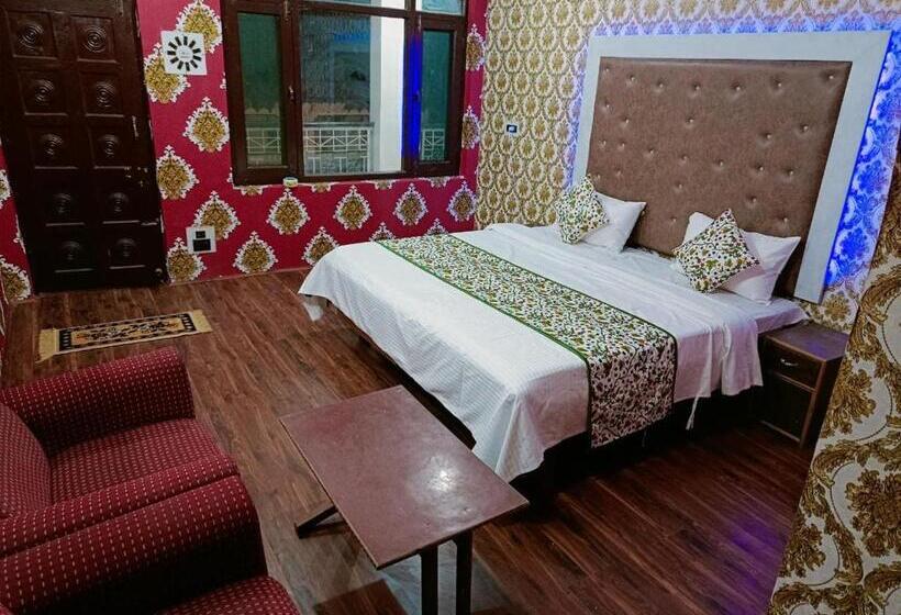 Fabhotel Kashmir Hilltown