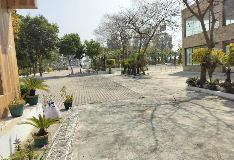 Отель Kingston Banquet And Event Center