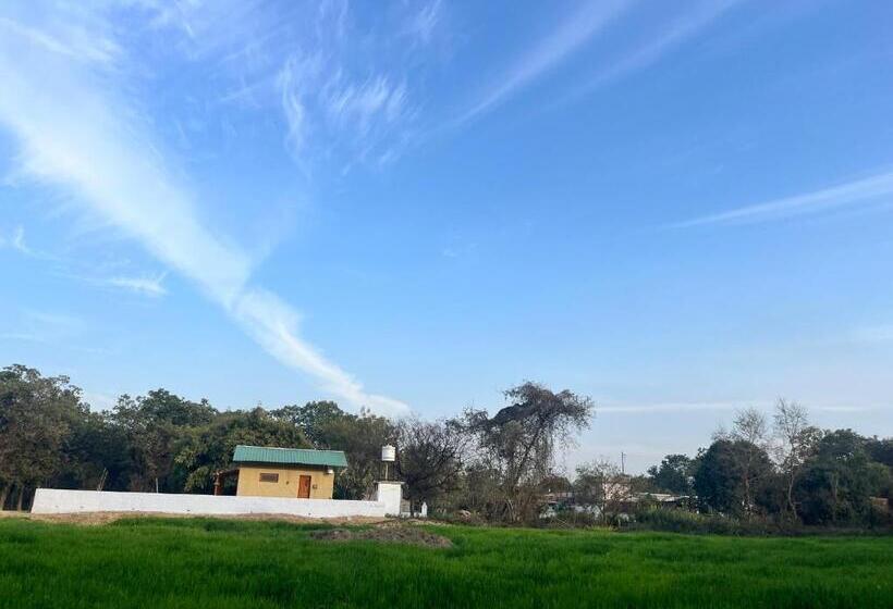 ホテル My Mom S Village 70 Kms From Ayodhya