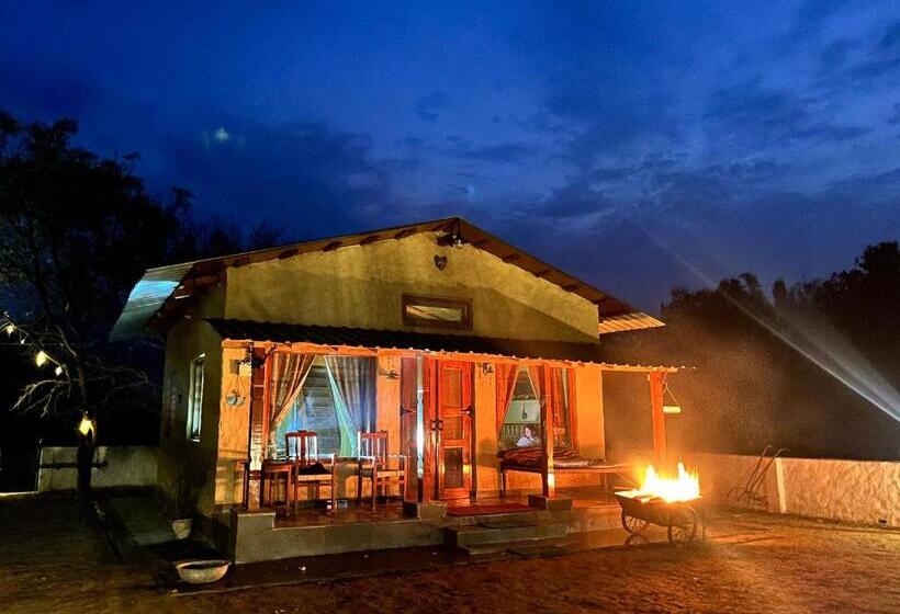 ホテル My Mom S Village 70 Kms From Ayodhya