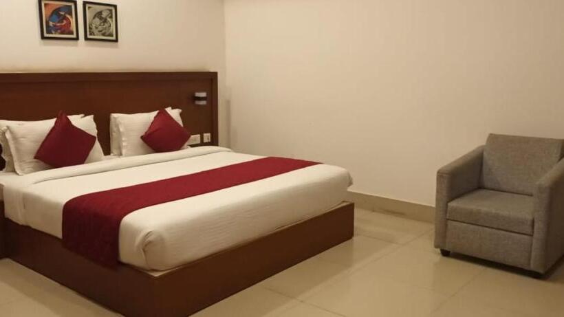 호텔 Pratheeksha International