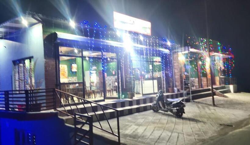 ホテル R P Residency